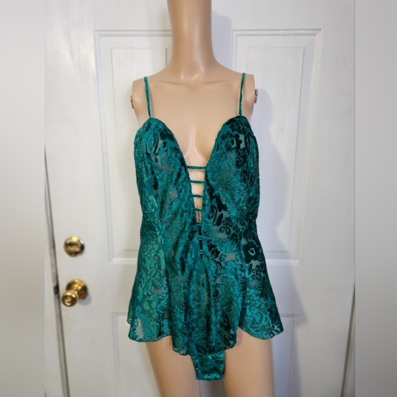 Vintage VICTORIAS SECRET Gold Label Velvet Teddy Lingerie Romper - Picture 1 of 5